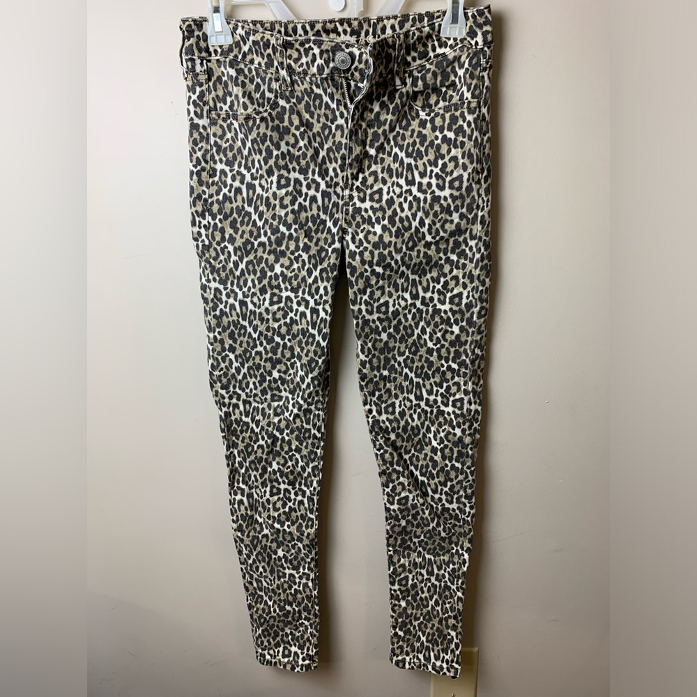 Women’s American Eagle Cheetah/Leopard Print size 6 high rise Jeggings